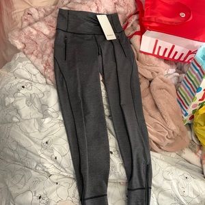 Tight fitted womens Lululemon run joggers!